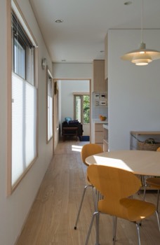  Breakfast room towards kitchen and living room 